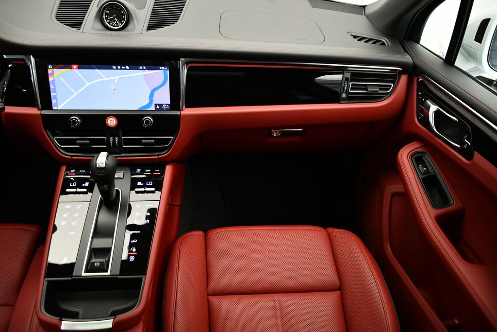 Thumbnail: 2026 Porsche Macan - 24