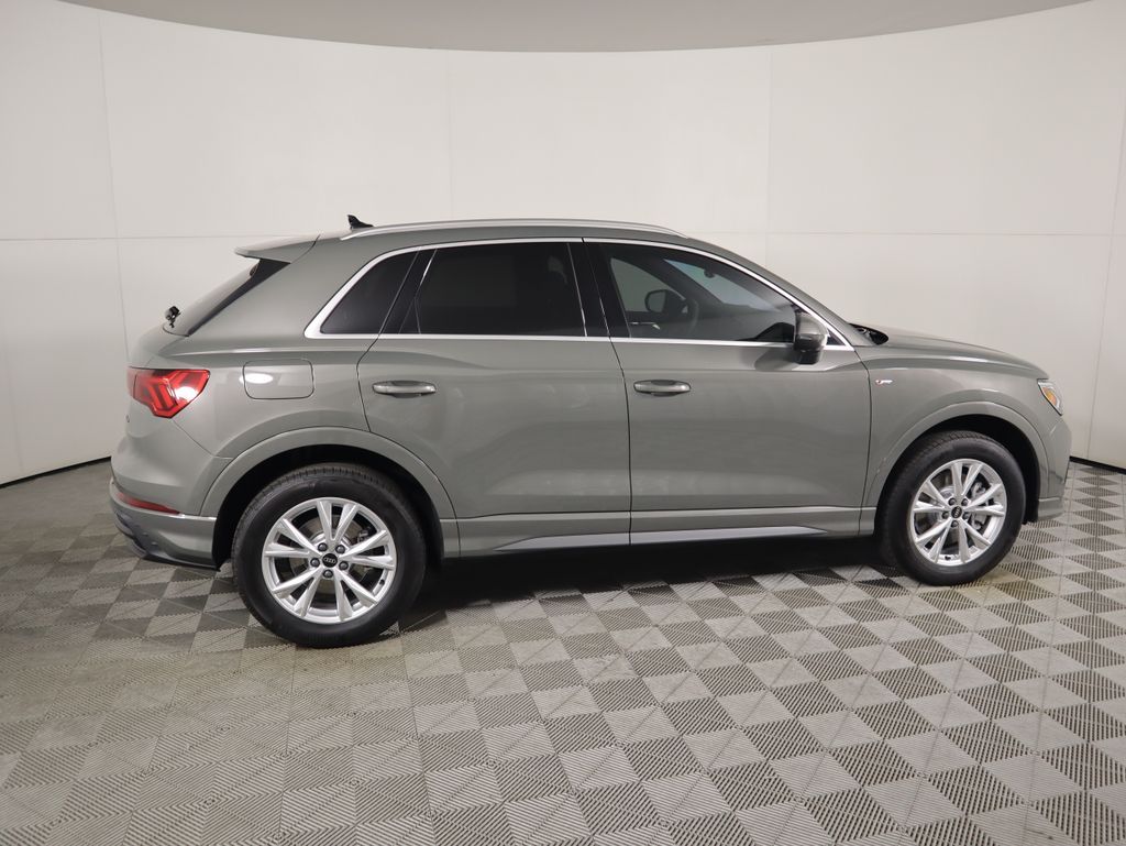 Thumbnail: 2025 Audi Q3 - 4