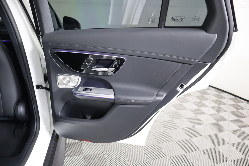 2025 Mercedes-Benz GLC 300 29