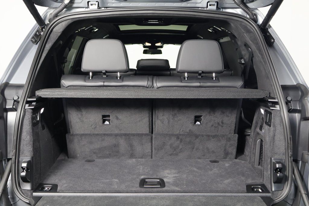 Thumbnail: 2026 BMW X7 - 9