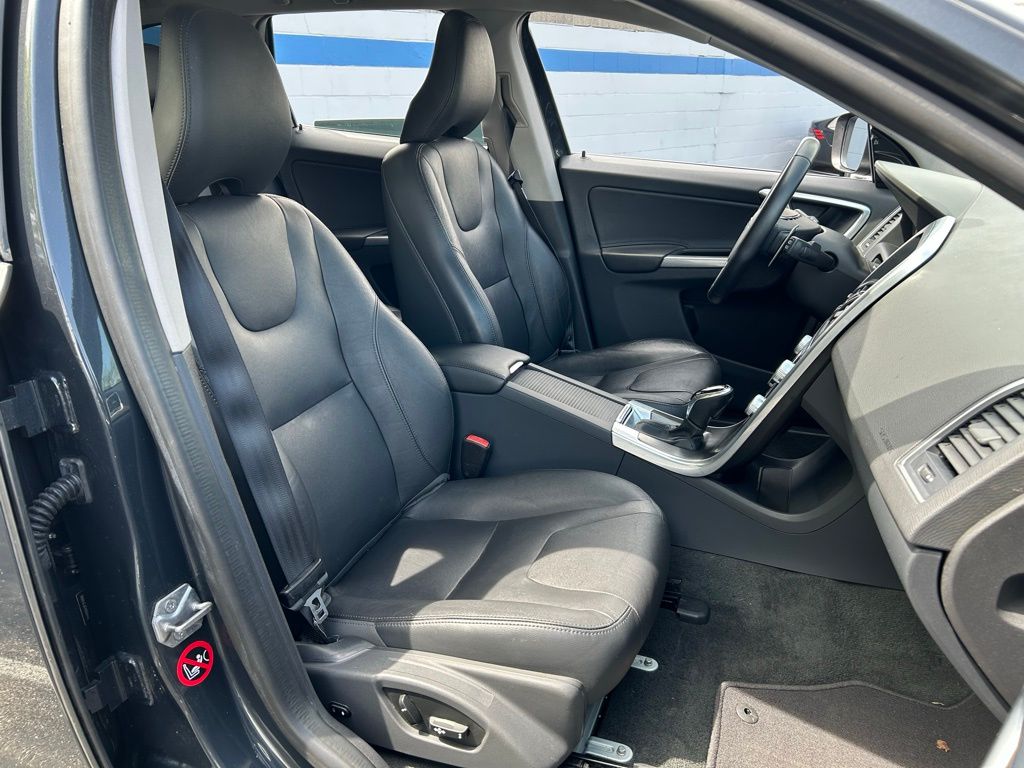 2015 Volvo XC60 T6 24