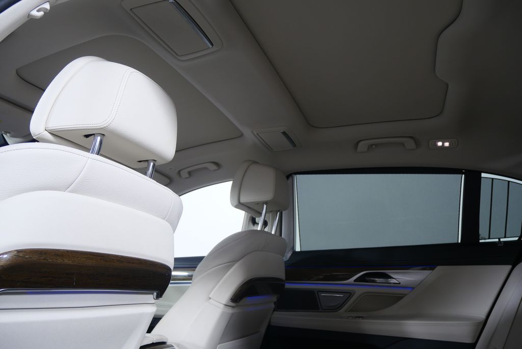 Thumbnail: 2018 BMW 7 Series - 18
