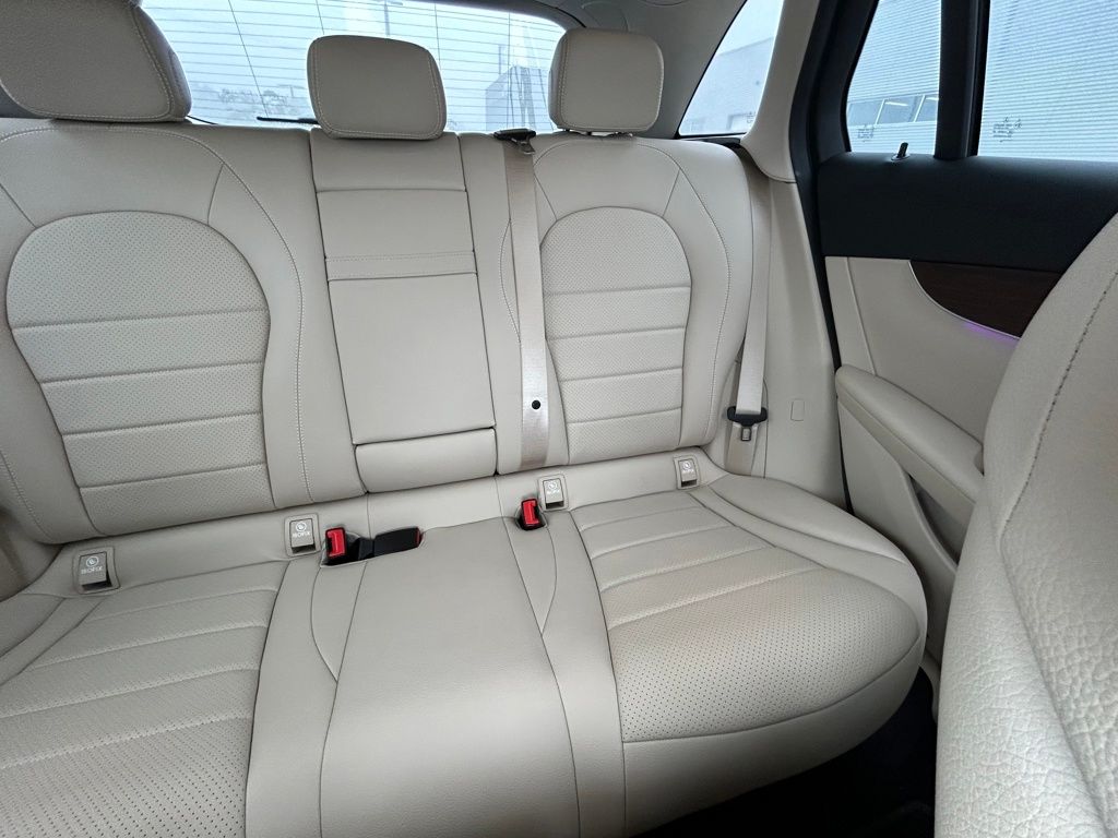 Used 2022  Mercedes-Benz GLC 300 image 14