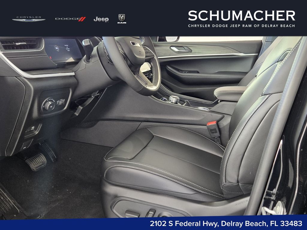 new 2025 Jeep Grand Cherokee car, priced at $43,985