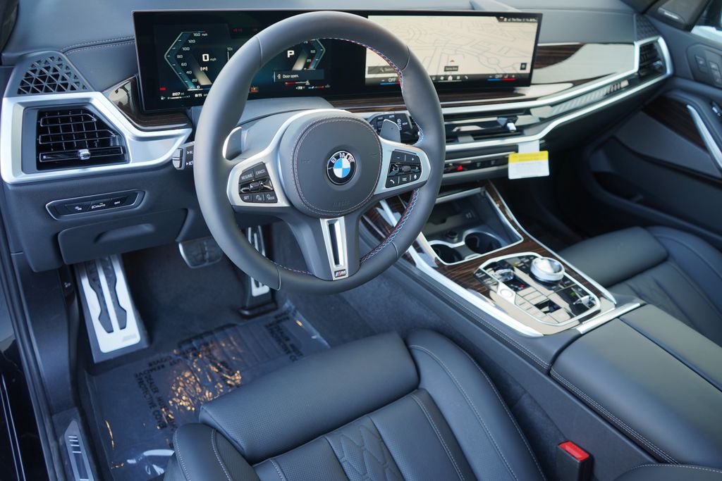 2025 BMW X7 M60i 13