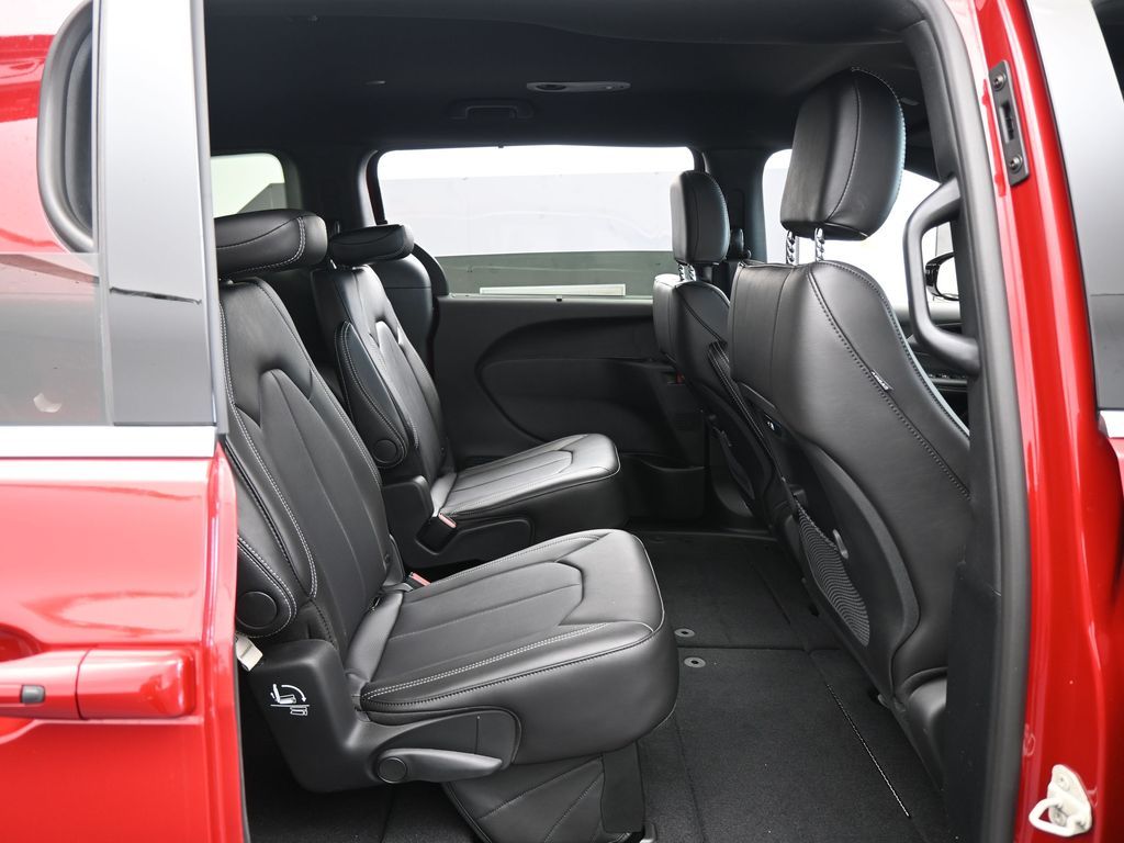 New 2026 Red Hot Pearlcoat Chrysler Select image 32