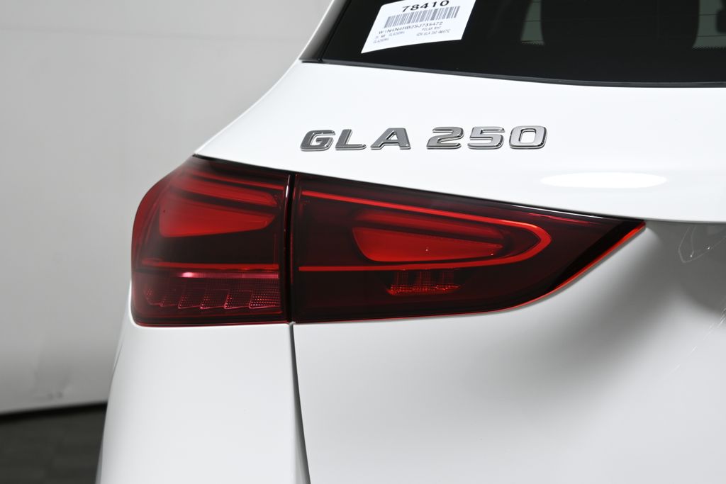 2025 Mercedes-Benz GLA 250 4MATIC 12