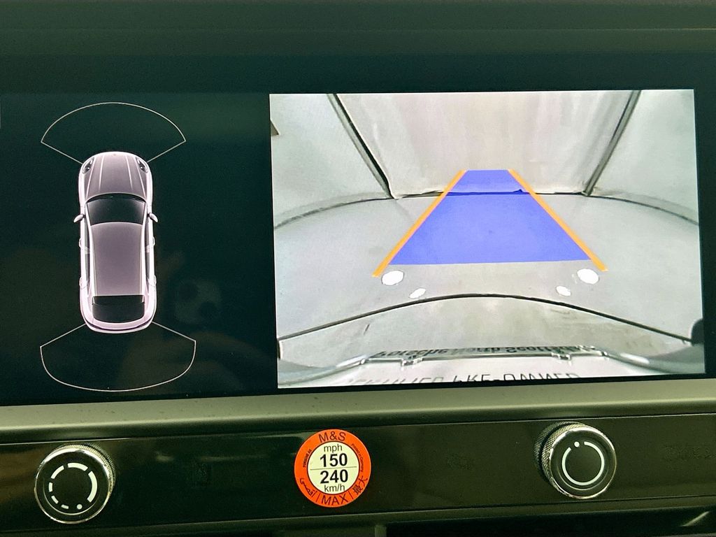 Thumbnail: 2025 Porsche Macan - 17