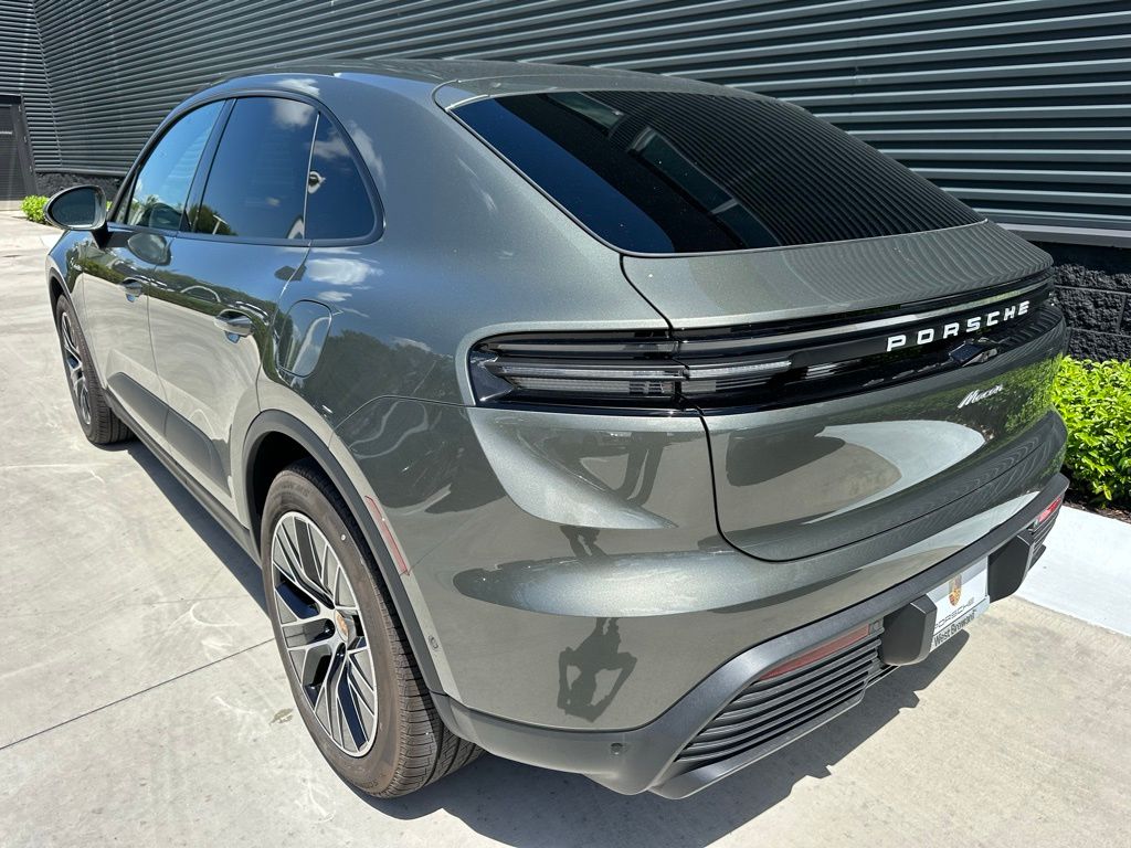 Thumbnail: 2025 Porsche Macan - 3