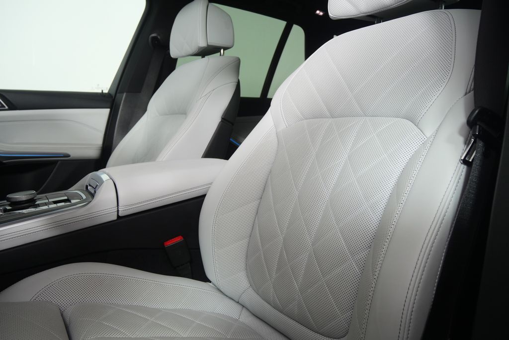 Thumbnail: 2025 BMW X5 - 11