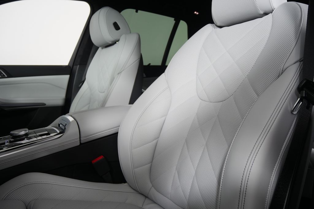 Thumbnail: 2026 BMW X5 - 10