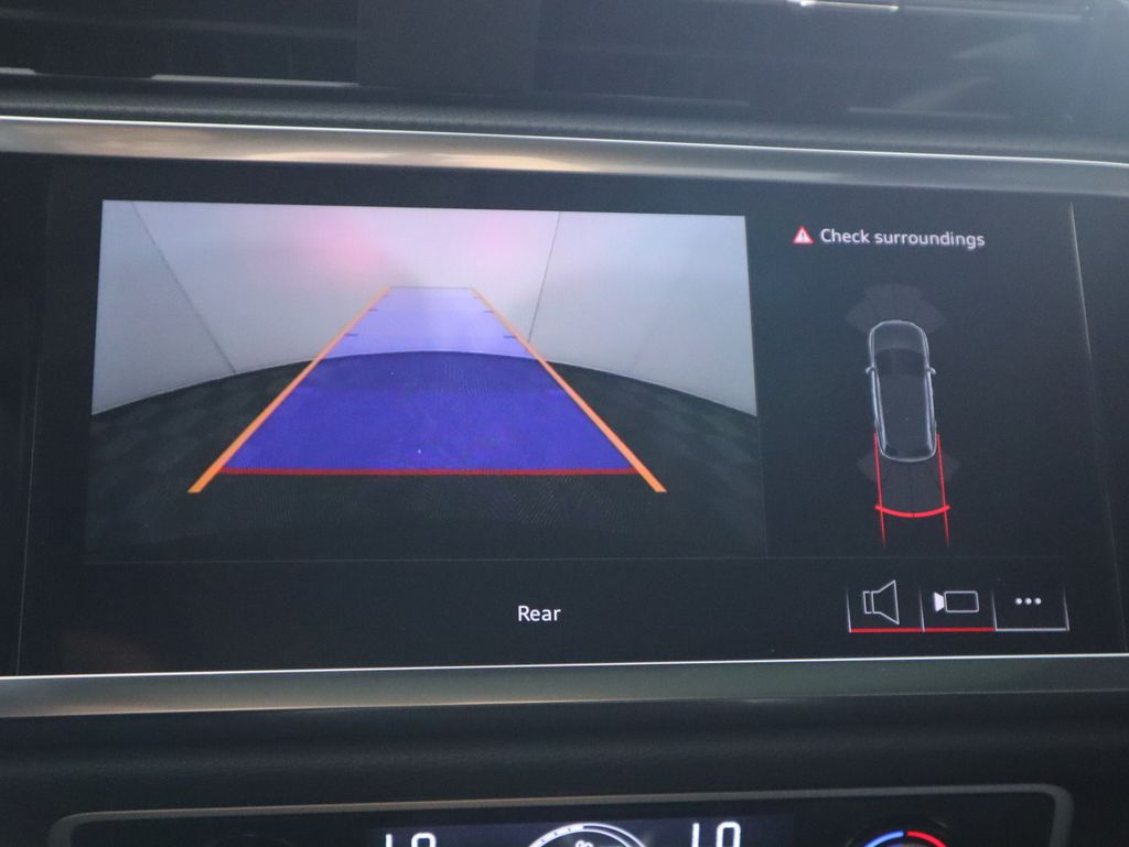 Thumbnail: 2025 Audi Q3 - 16