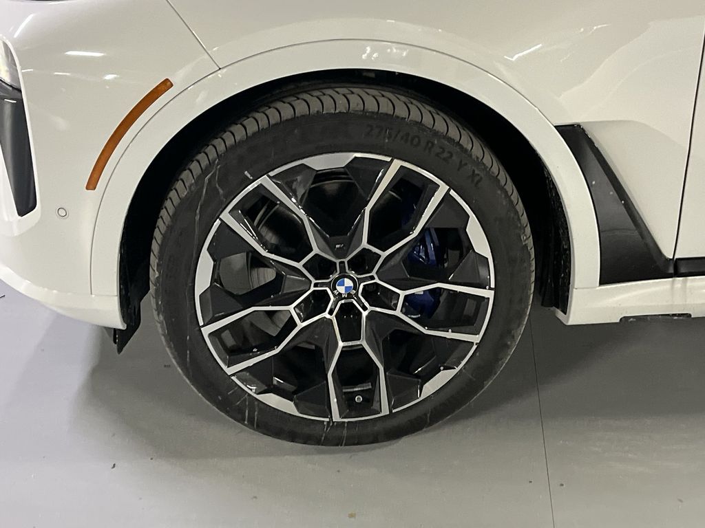 Thumbnail: 2026 BMW X7 - 10
