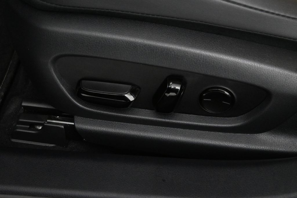 Thumbnail: 2025 Lexus ES - 27