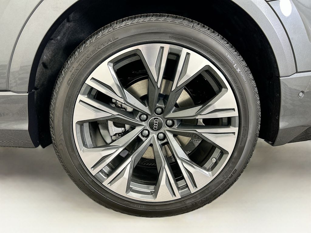 Thumbnail: 2026 Audi Q8 - 30