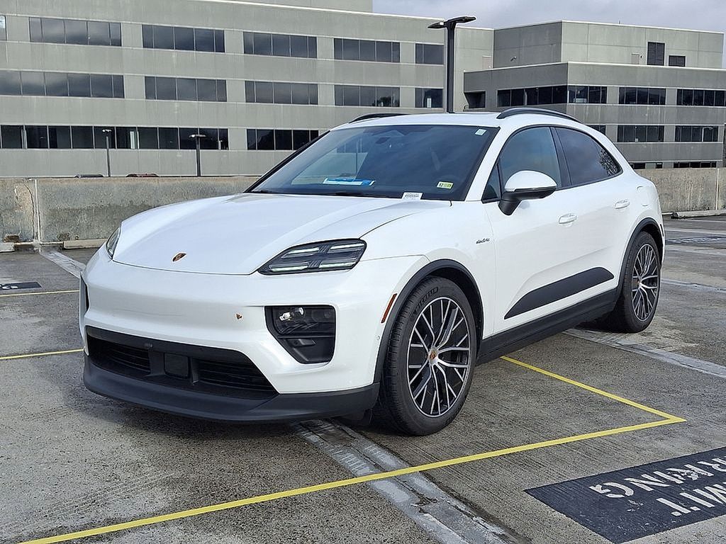 Thumbnail: 2025 Porsche Macan - 1