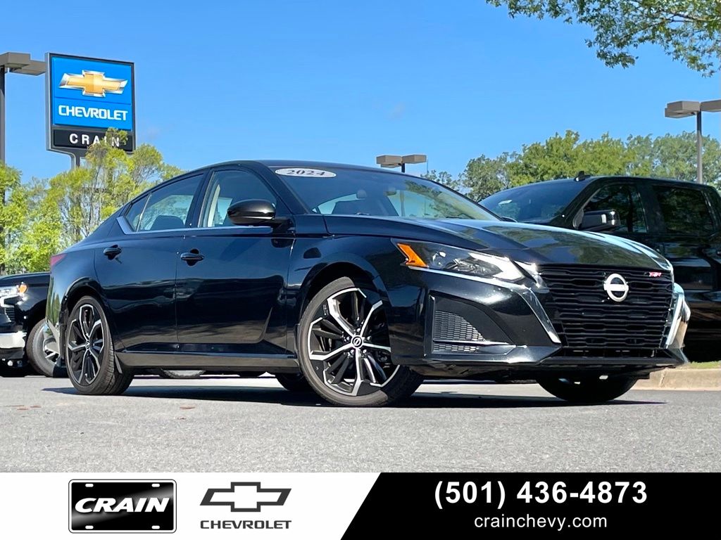 Super Black 2024 Nissan Altima 2.5 SR FWD Sedan Front-Wheel Drive Continuously Variable Transmission