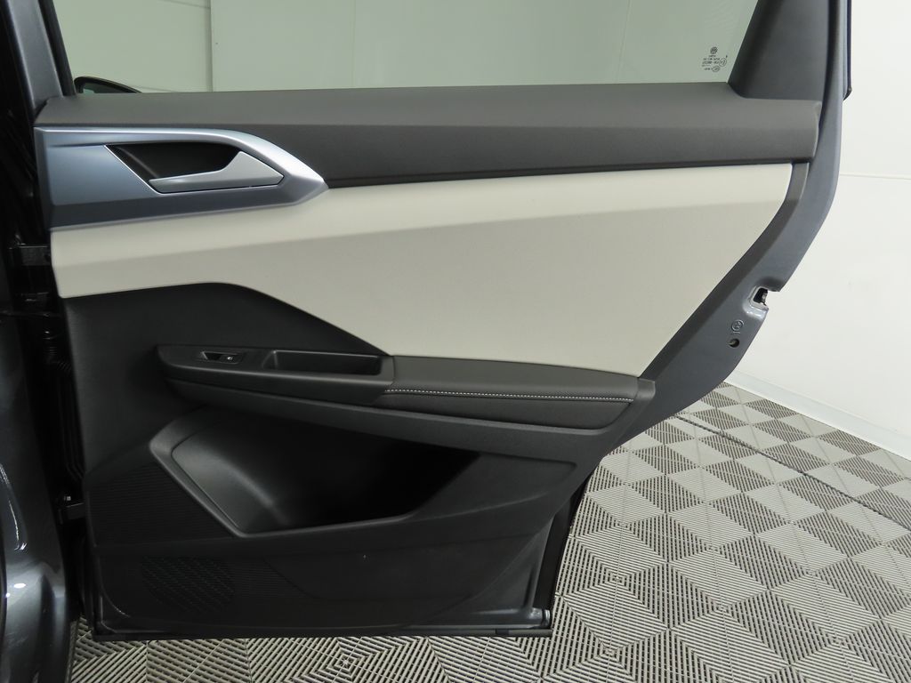 2025 Volkswagen Taos SE 28