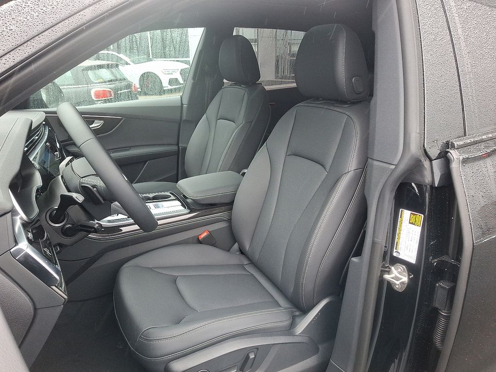 Thumbnail: 2026 Audi Q8 - 10