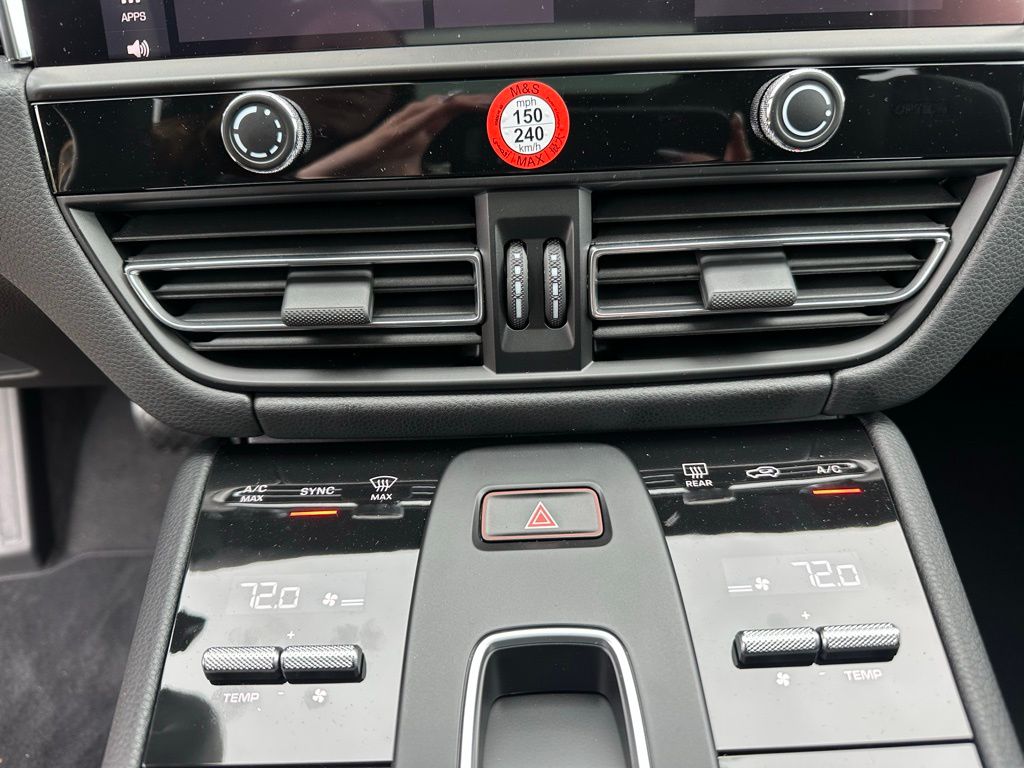 Thumbnail: 2026 Porsche Macan - 24