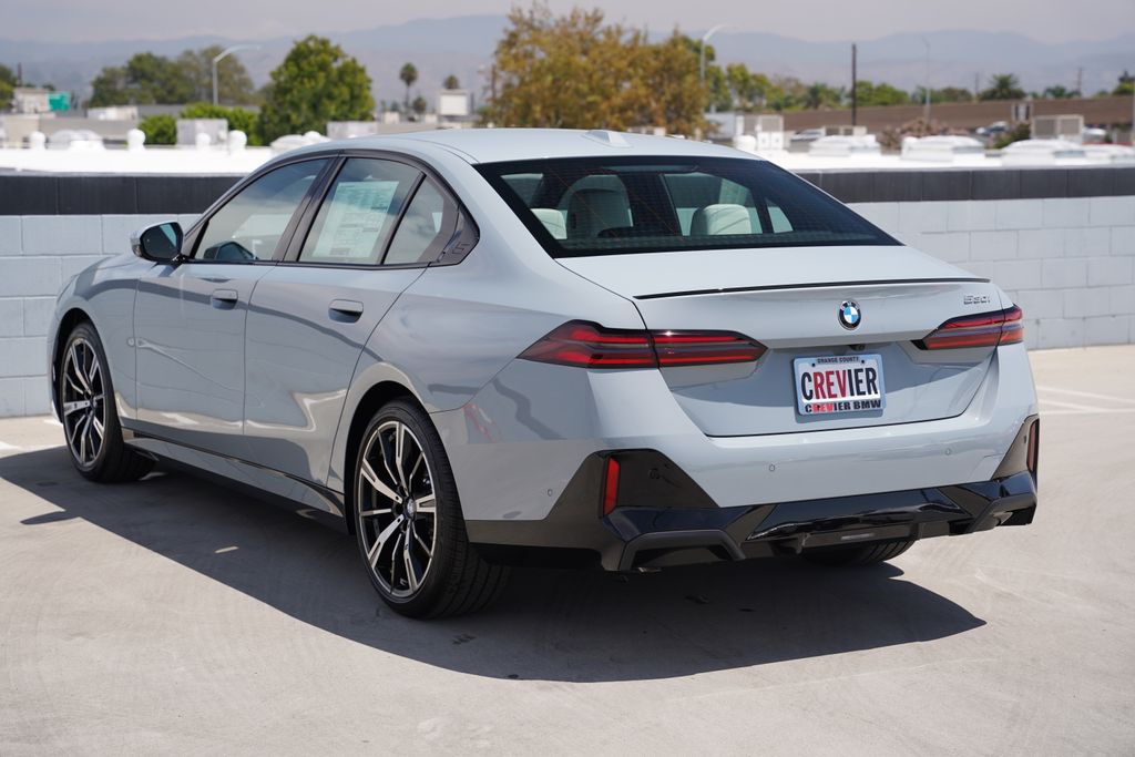 Thumbnail: 2027 BMW 5 Series - 7