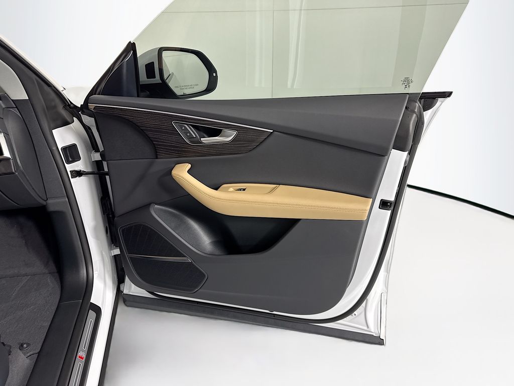 Thumbnail: 2026 Audi Q8 - 27