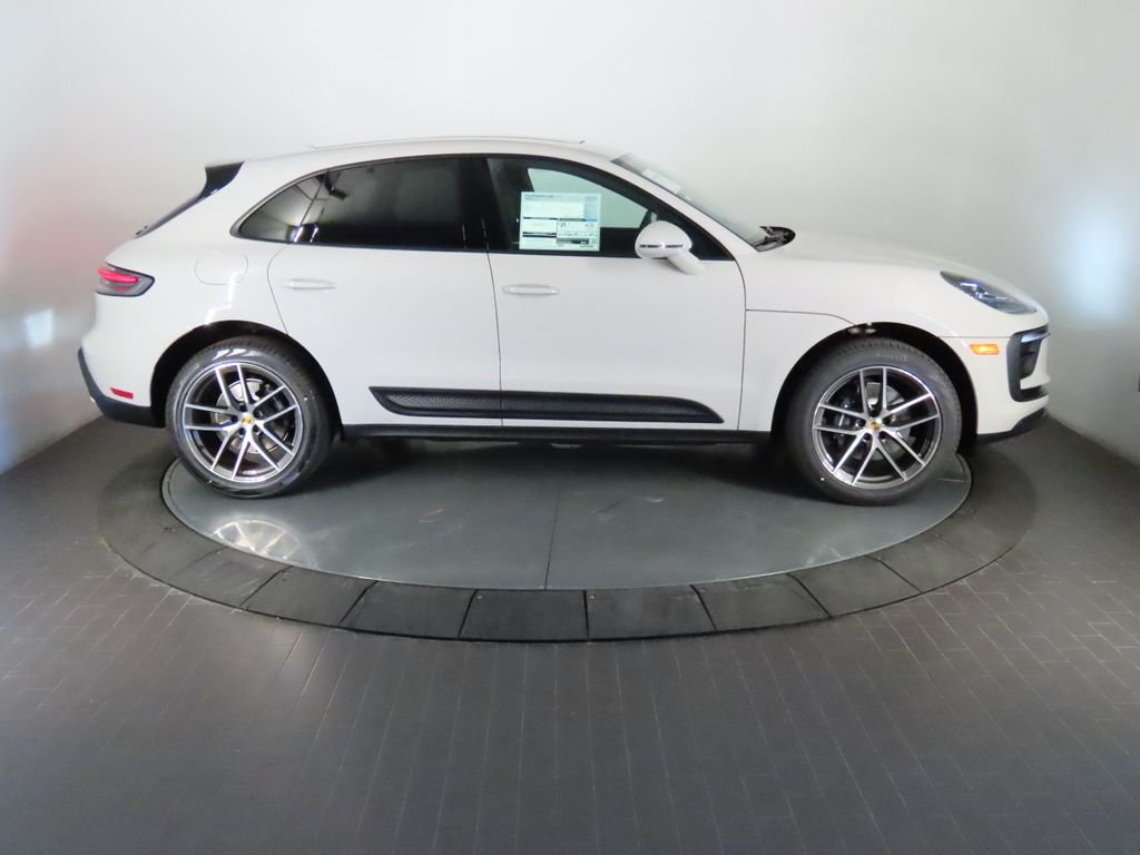 Thumbnail: 2026 Porsche Macan - 8