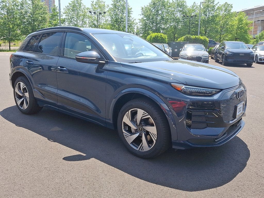 2025 Audi e-tron Premium 2
