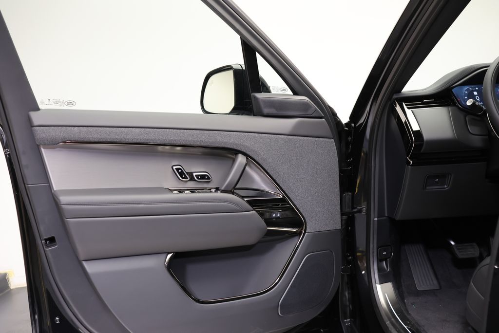 Thumbnail: 2026 Land Rover Range Rover Sport - 25