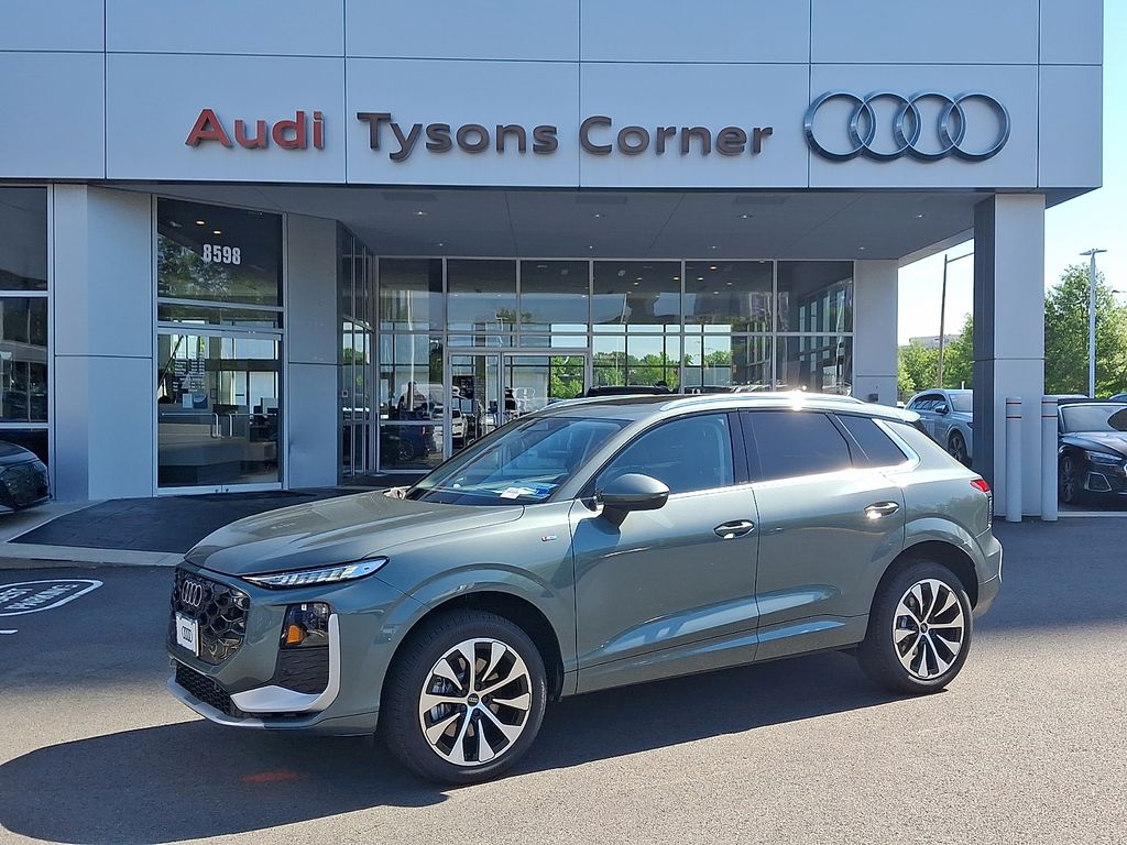 Thumbnail: 2026 Audi Q3 - 1