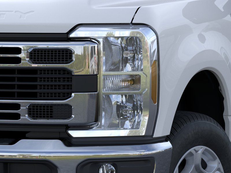 New 2026 Oxford White Ford XLT image 18