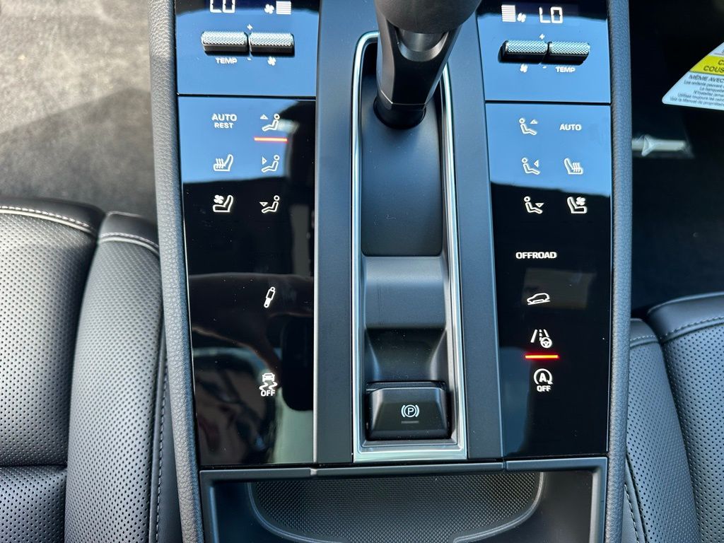 Thumbnail: 2026 Porsche Macan - 27