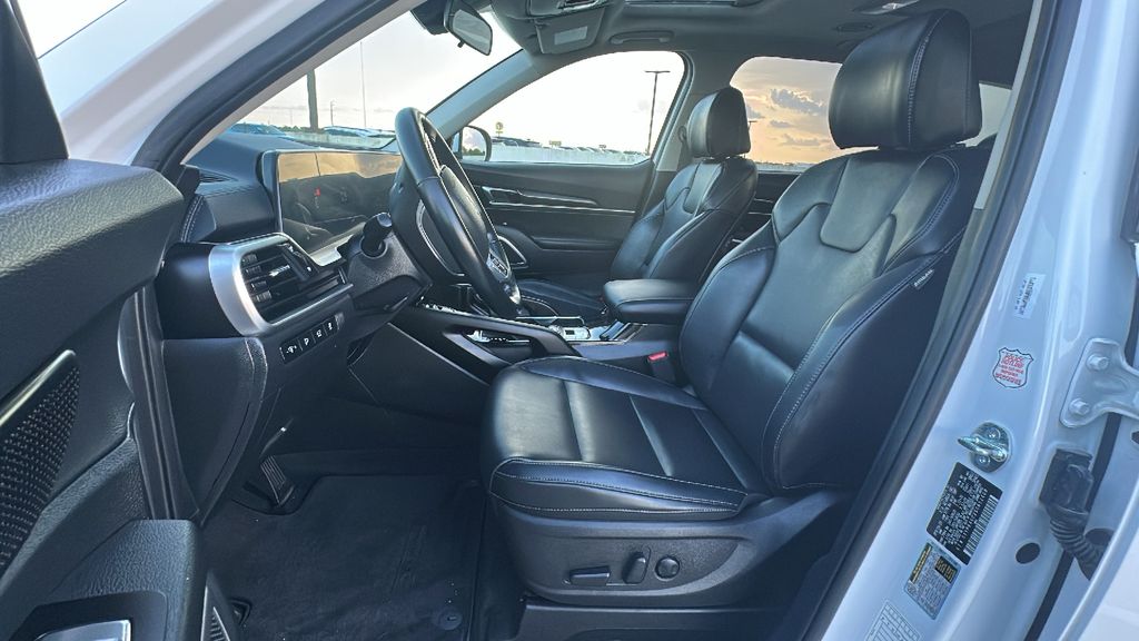 2025 Kia Telluride S White at Legacy Ford
