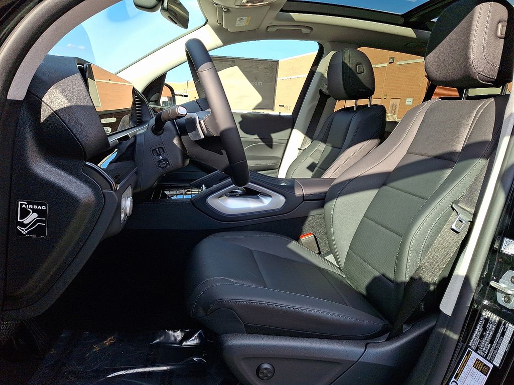 Thumbnail: 2026 Mercedes-Benz GLE - 8