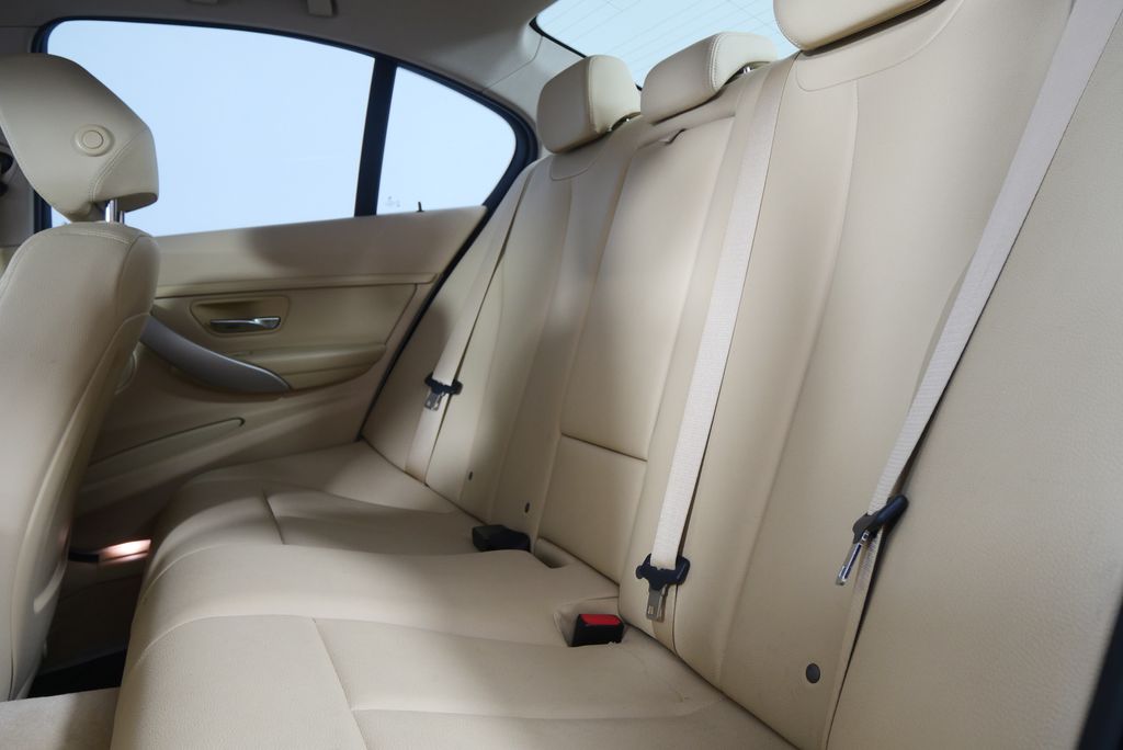 2015 BMW 3 Series 320i 15