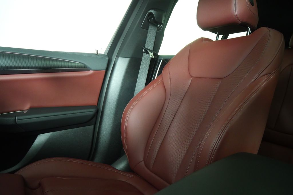 Thumbnail: 2023 BMW X4 - 29