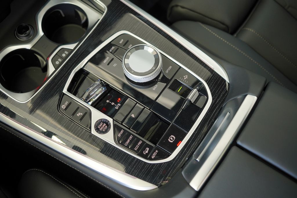 Thumbnail: 2025 BMW X7 - 20