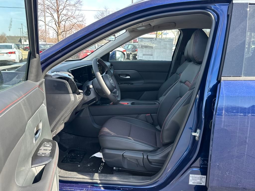 2025 Nissan Kicks SR photo