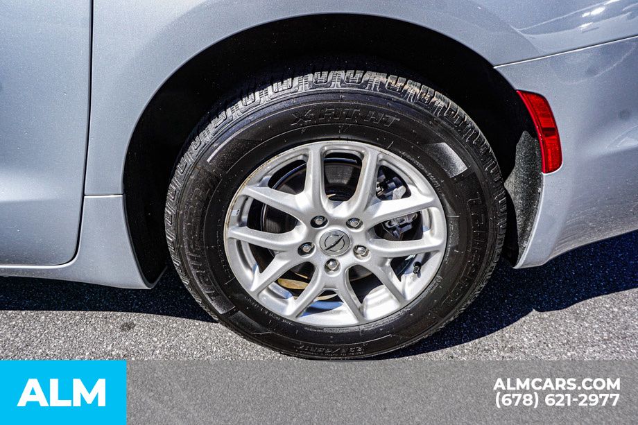 Used 2024 Silver Chrysler Touring L image 17