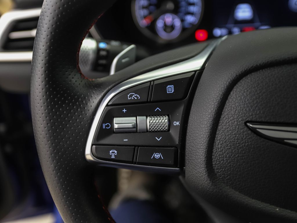 Thumbnail: 2025 Genesis G70 - 12