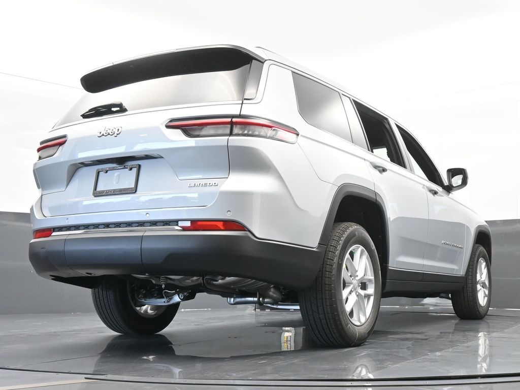 Used 2024 Silver Zynith Jeep Laredo image 51