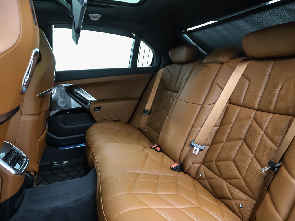 Thumbnail: 2026 BMW 7 Series - 21