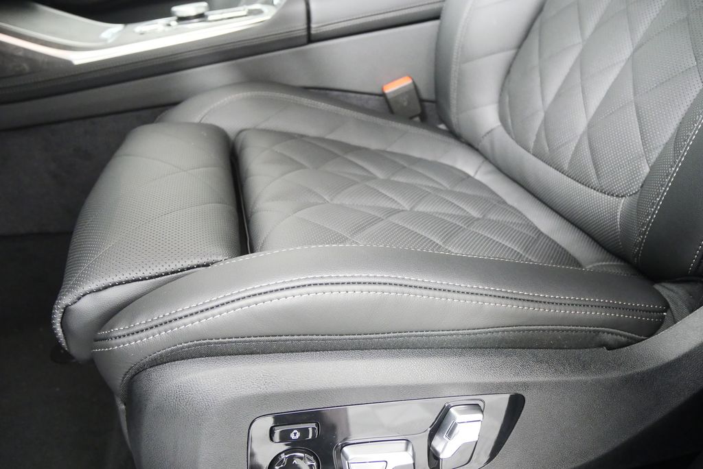 Thumbnail: 2026 BMW X7 - 9