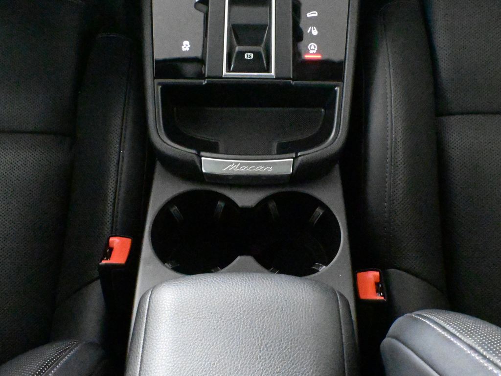 Thumbnail: 2024 Porsche Macan - 26