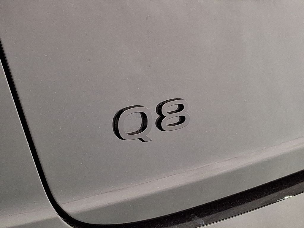 Thumbnail: 2026 Audi Q8 - 16