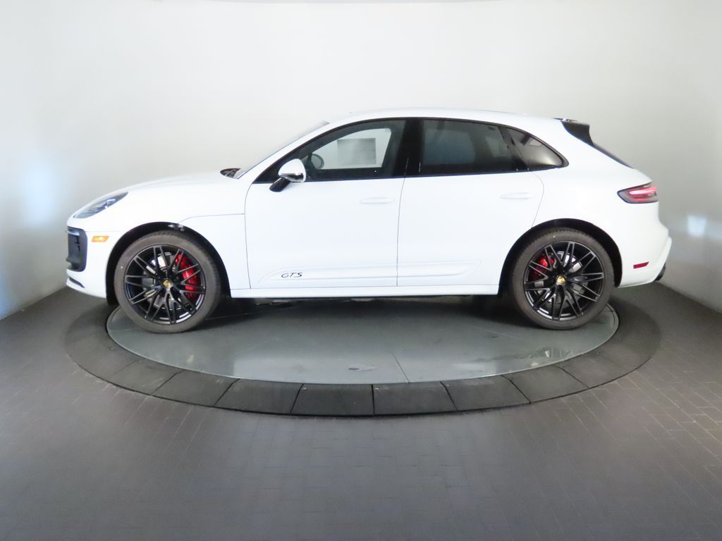 Thumbnail: 2026 Porsche Macan - 2
