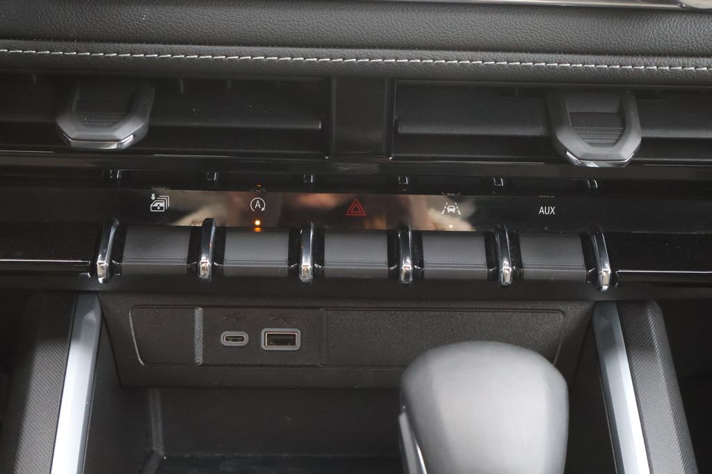 Thumbnail: 2024 Chevrolet Colorado - 22