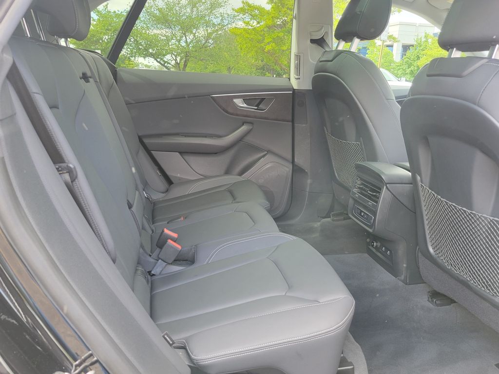 Thumbnail: 2023 Audi Q8 - 13