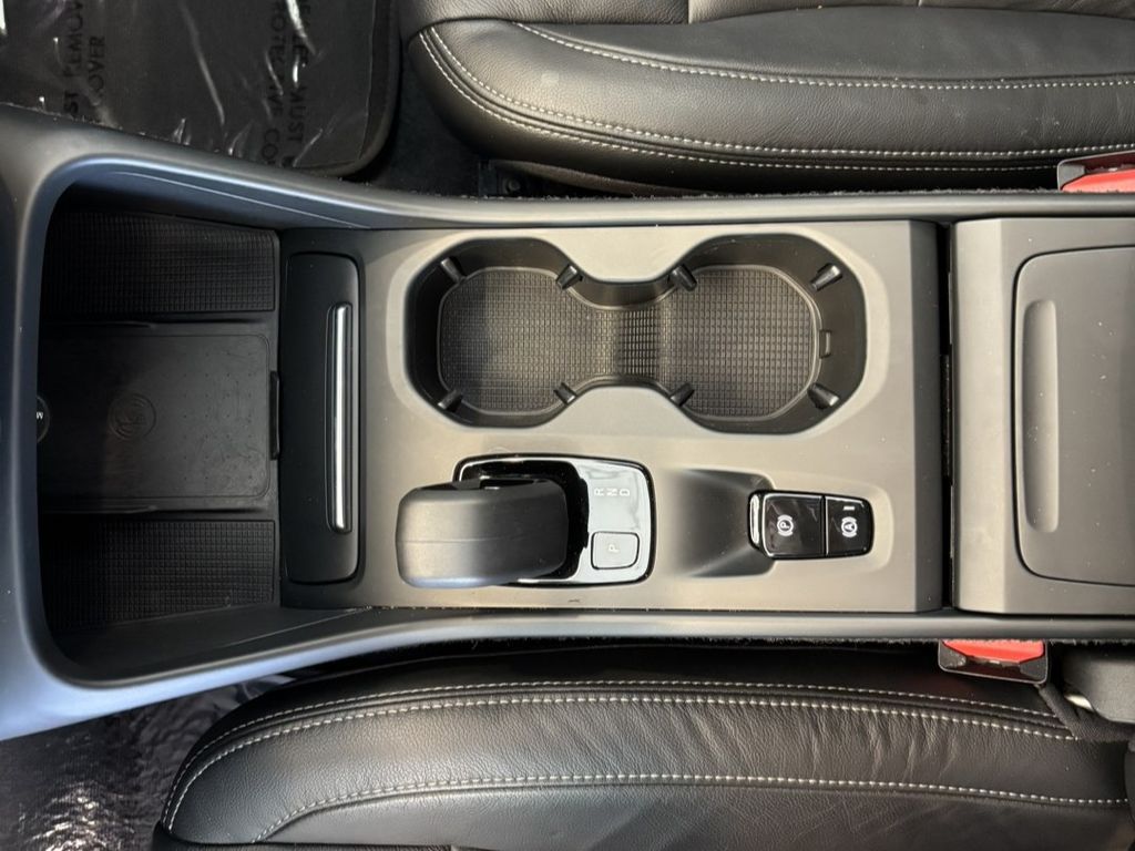 2022 Volvo XC40 Momentum