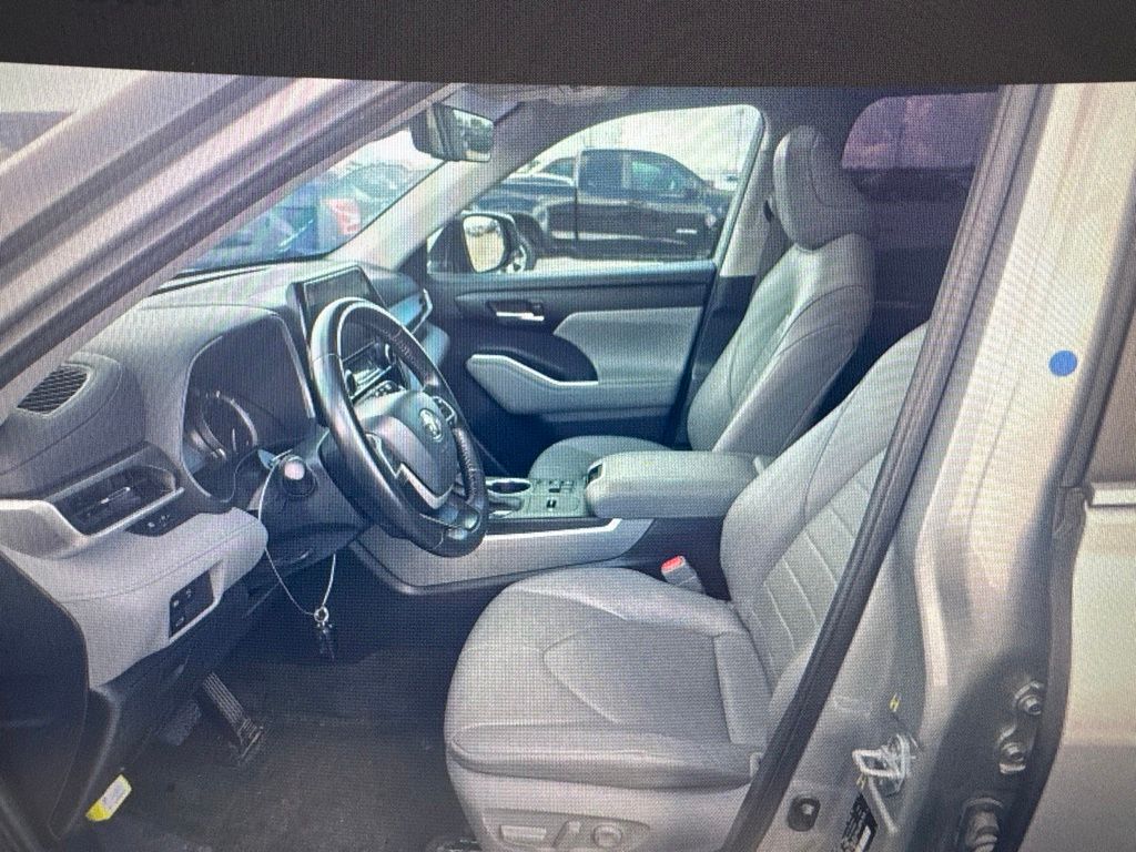 2023 Toyota Highlander XLE - 5